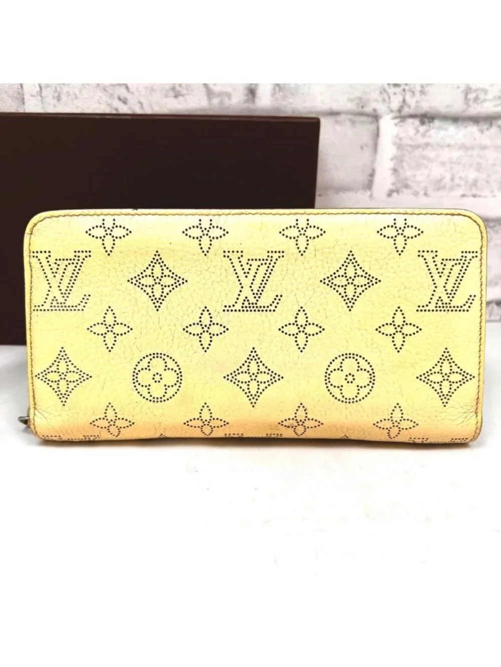 Louis Vuitton Built in Mahina Zippy Wallet Banana